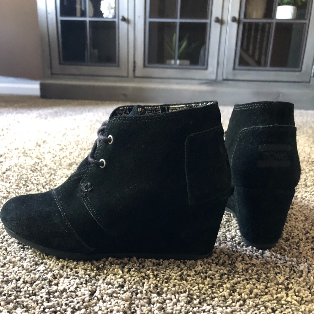 Toms Wedges size 6